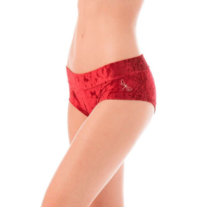 Sametové pole šortky - Hot pants v červené barvě, perfektní pro trénink a pohodlné nošení.